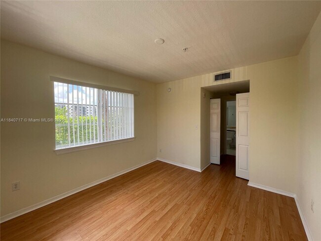 Foto del edificio - 6851 SW 44th St