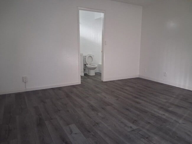 Photo - 8560 E Artesia Blvd (Bellflower, CA) Apartment