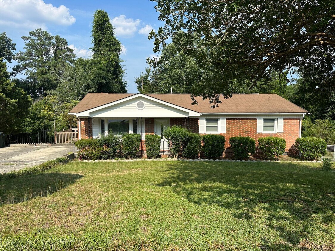 Foto principal - 555 Cimarron Dr