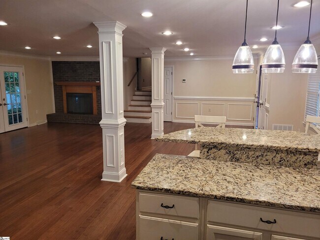 Building Photo - 103 Pinehurst Dr