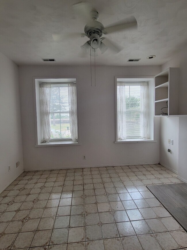 Building Photo - 757 W 3rd St