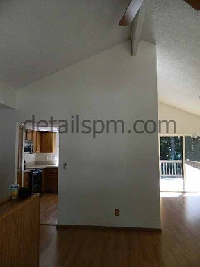 Building Photo - 5325 Pineridge Dr NE
