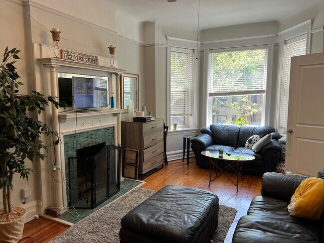 Foto del edificio - 822 W Newport Ave