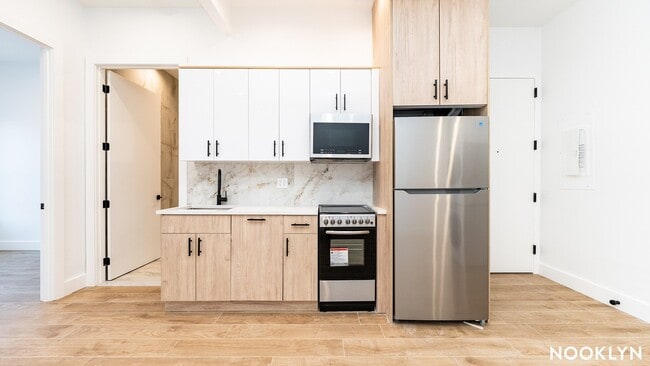 Building Photo - 897 New York Ave