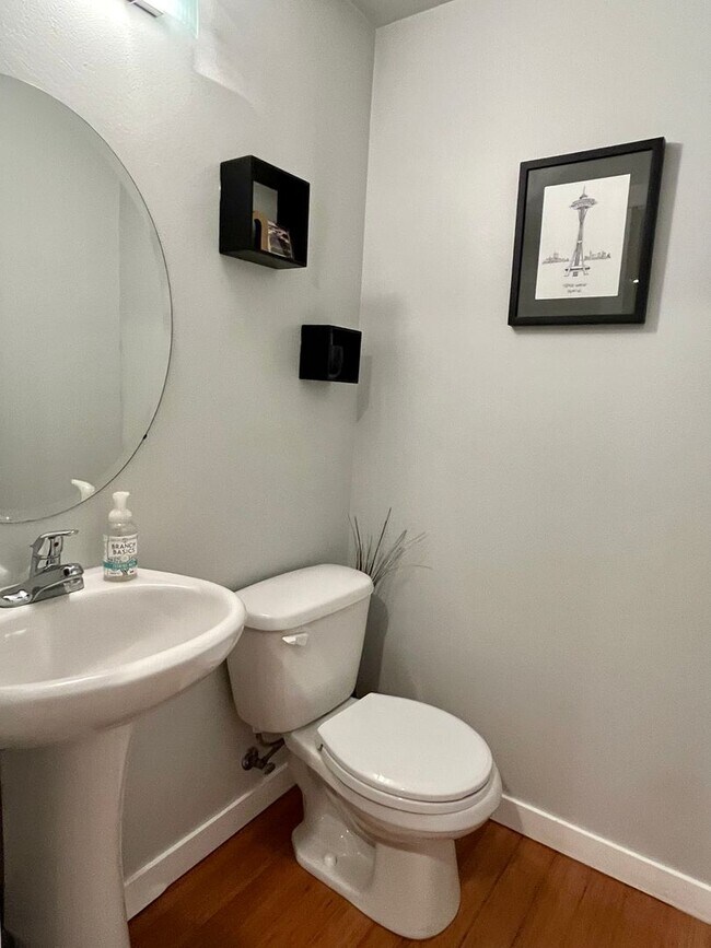 Foto del edificio - Stylish Greenwood Townhome with Private Patio & Modern Finishes