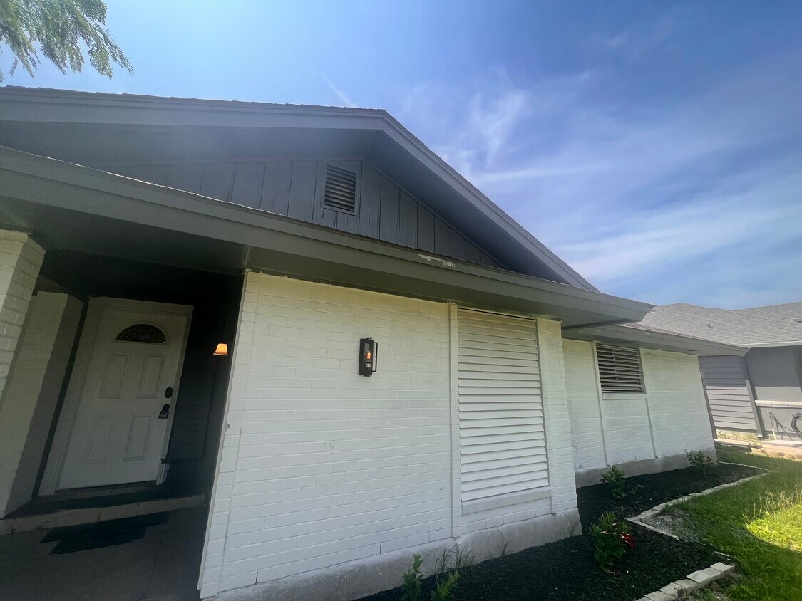 Front - 1321 Southbay Dr
