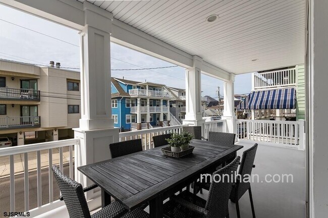 Building Photo - 867 Delancey Pl