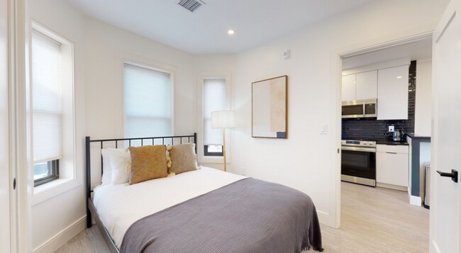 Foto del edificio - 353 E 8th St