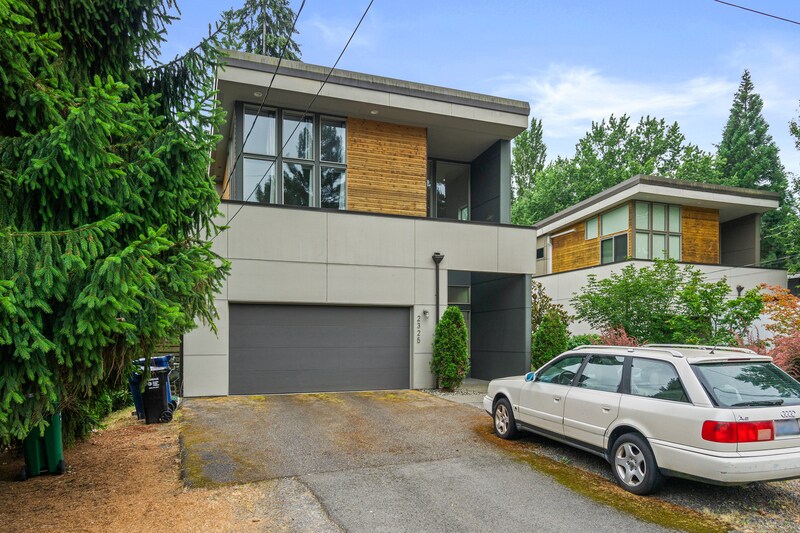 Foto principal - 2325 N 122nd St