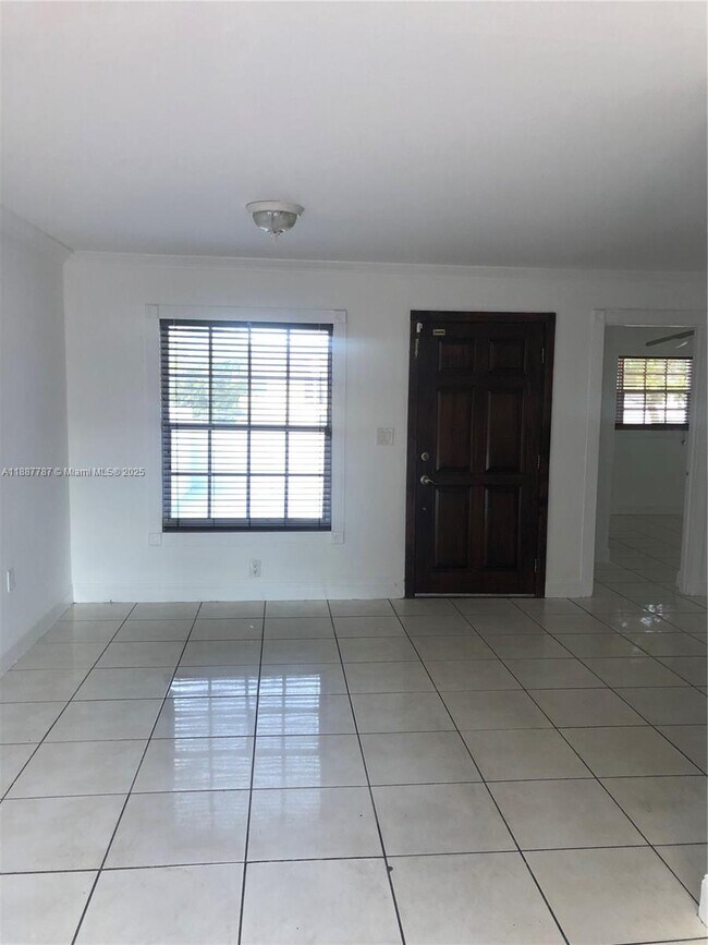 Foto del edificio - 19319 NW 54th Ct