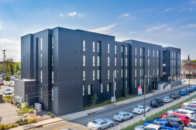 Building Photo - MAIN608