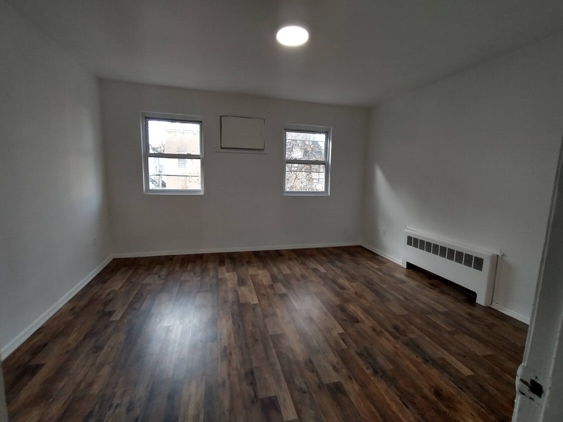 Primary Photo - 552 38th St