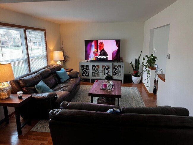 Building Photo - 6700-6702 Hill Ridge Drive - 6702