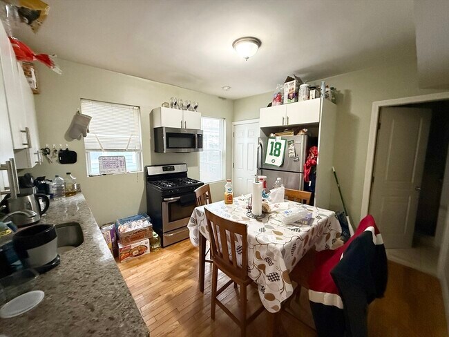 Building Photo - 3977 Washington St