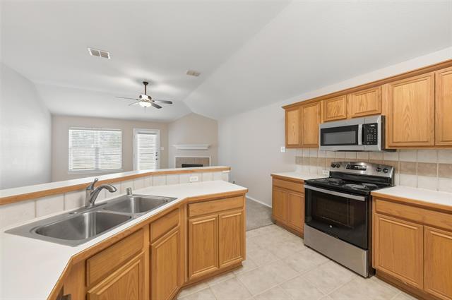 Foto del edificio - 3045 Meadowbrook Dr