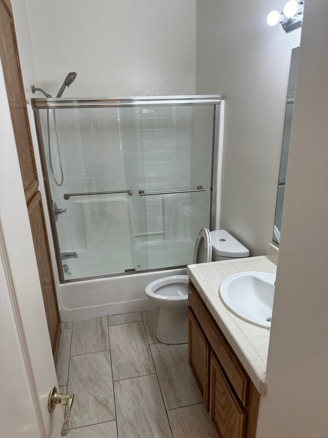 Building Photo - 646 Vazquez Ave