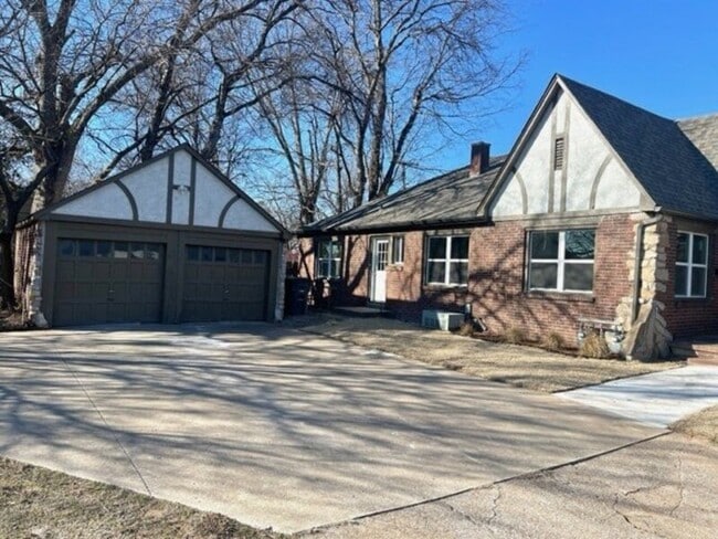 Building Photo - 3542 S Rockford Ave