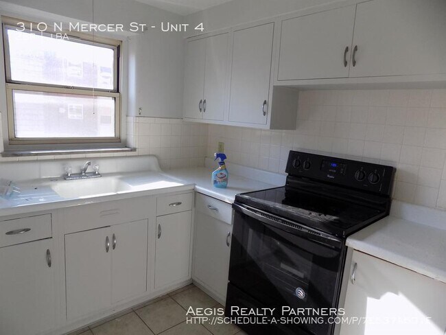Building Photo - 310 N Mercer St