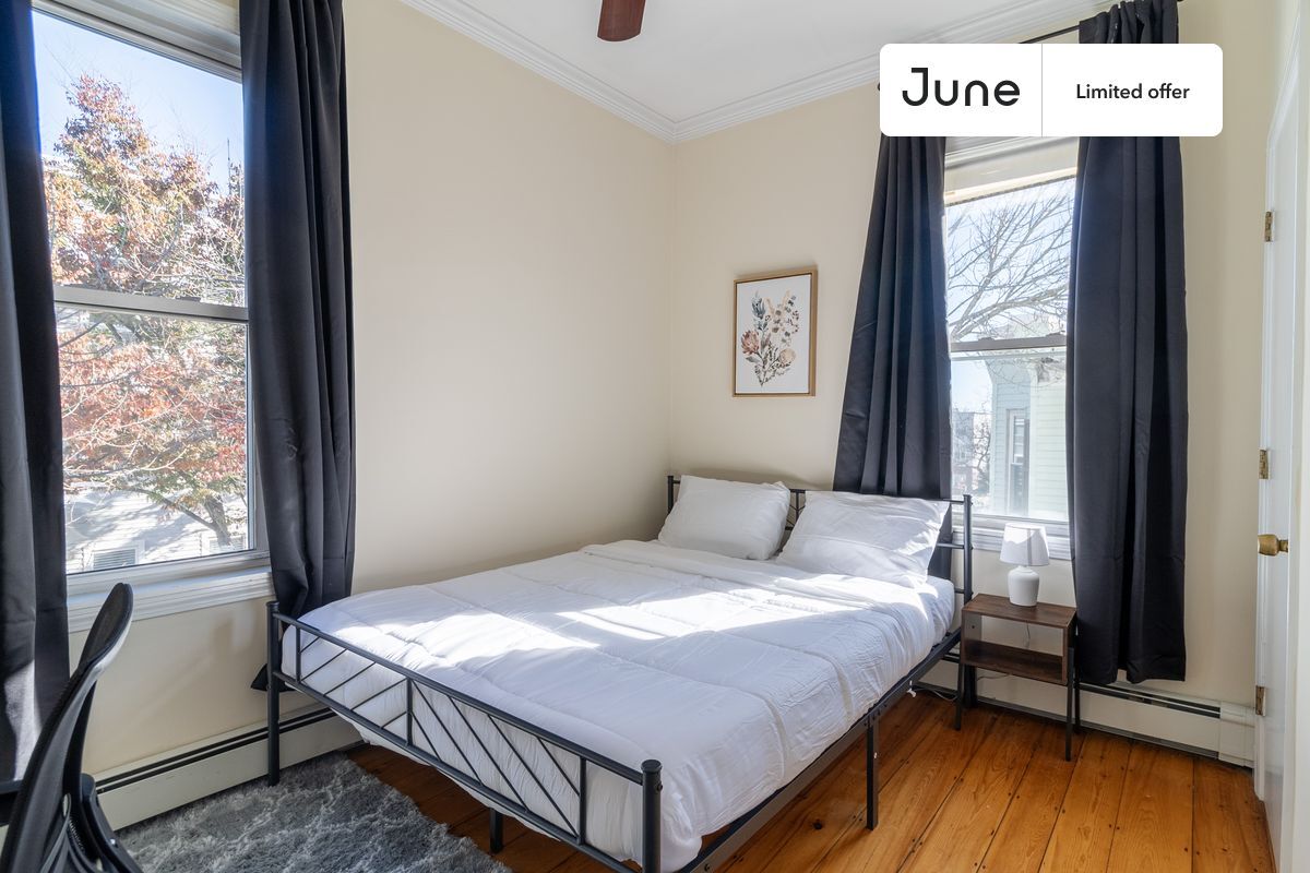 Primary Photo - Private bedroom in 4 bed/1.5 bath Home