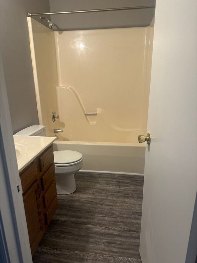 Building Photo - Shelton Place $1195, 2br/1.5ba Garden Styl...