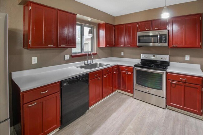 Foto del edificio - 6502 Archgate Dr