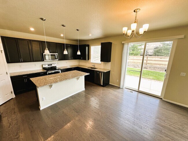Foto del edificio - Beautiful 3 Bedroom Home (Available Immedi...