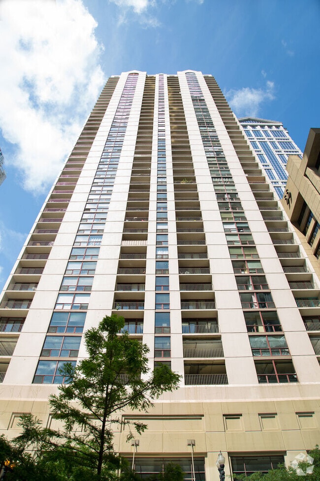 Building Photo - 200 N Dearborn St