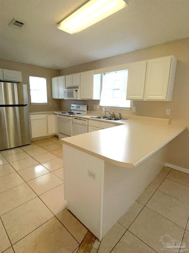 Building Photo - 7898 Heirloom Dr