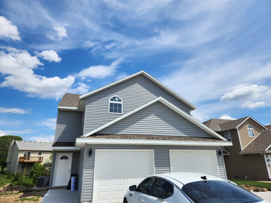 FRONT - 1213 Pebblecreek Dr