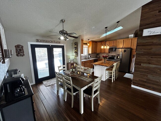 Building Photo - Updated Tri-Level Home off Austin Bluffs!!
