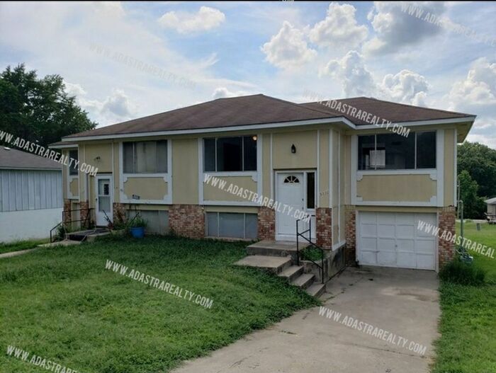 Primary Photo - Spacious KCK Duplex-Showing SOON!!