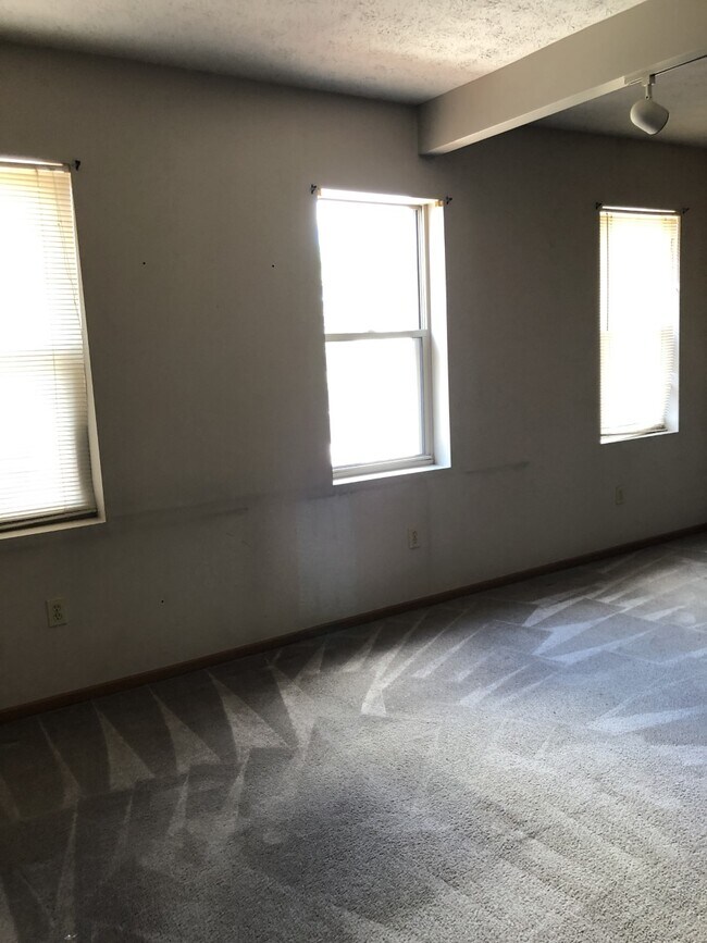 Building Photo - 401 Boggs Ave