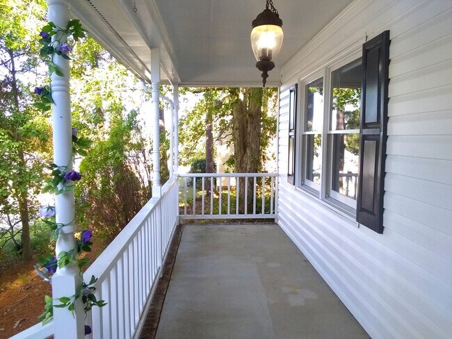 Foto del edificio - Gorgeously updated 3 bedroom / 2.5 bathroo...