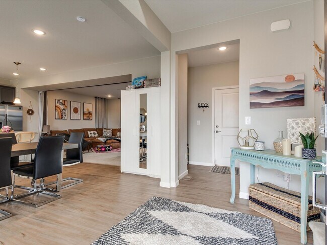 Building Photo - Spacious 4 Bedroom Maintenance Free Home i...