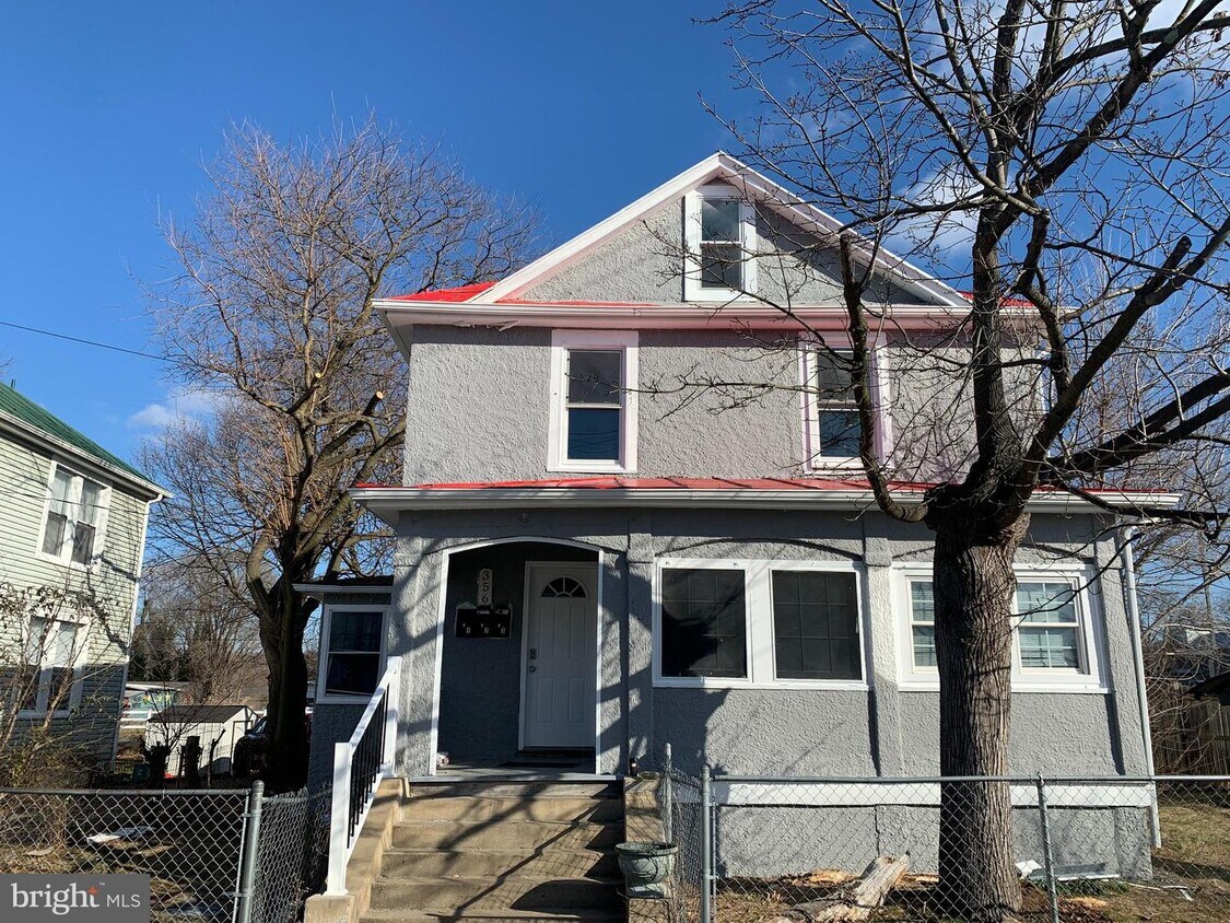 Foto del edificio - 356 Blue Ridge Ave