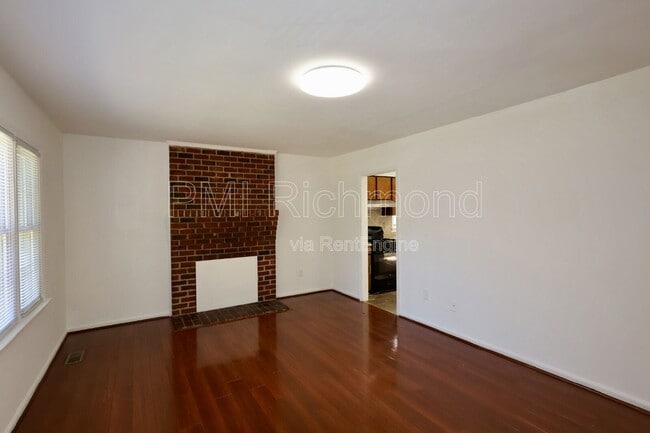 Foto del edificio - 2728 Grantwood Rd