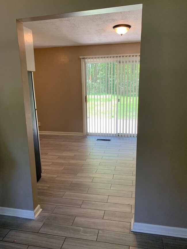 Foto del edificio - 1361 Finch Ln