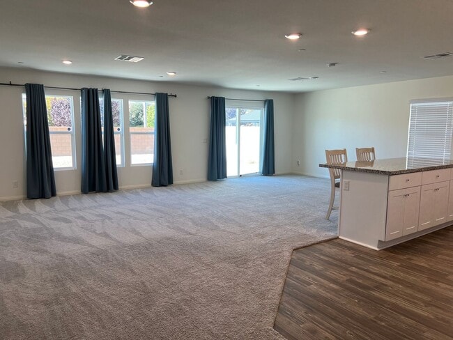 Foto del edificio - 3 Bedroom Plus Bonus Room Single Family Ho...