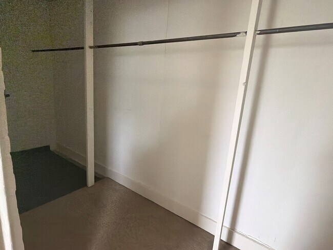 Vestidor en el dormitorio principal - 1334 S York St