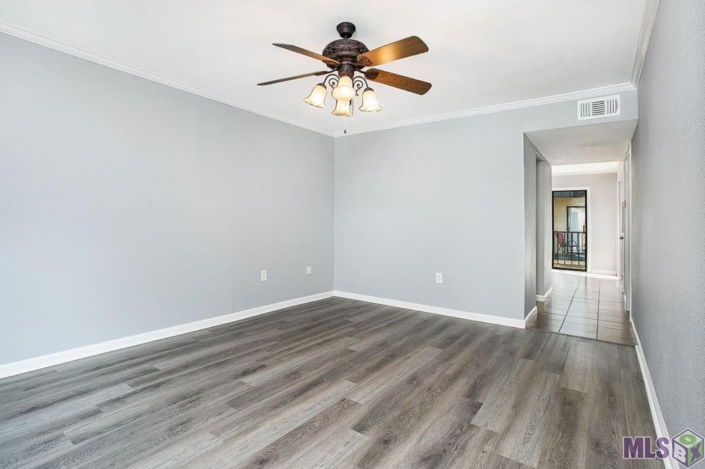 Living room - 10294 W Winston Ave