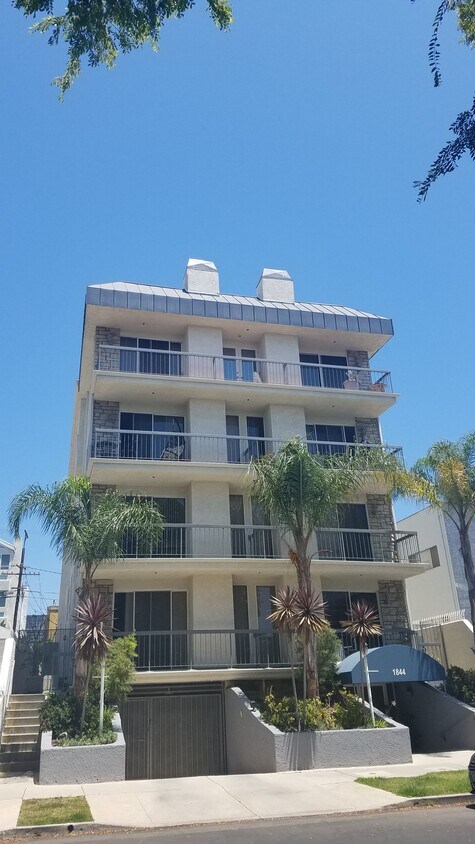 Foto principal - 1844 Thayer Ave