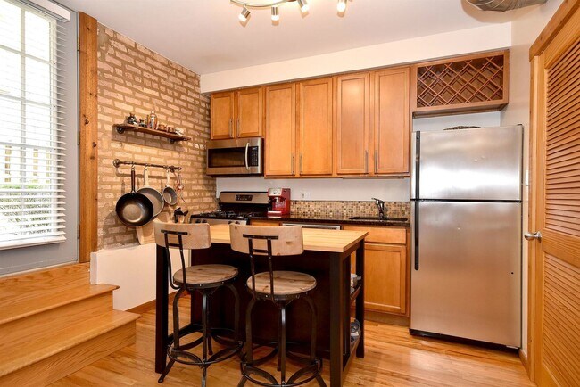 Building Photo - 4106 N Mozart St