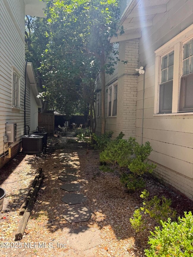 Building Photo - 1252 Donald St