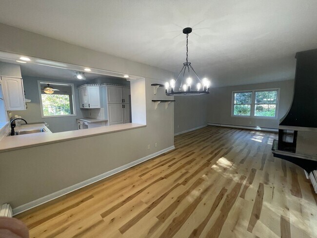 Foto del edificio - 4BR/1.5 Bath in Dalton – $2,800/mo Peacefu...