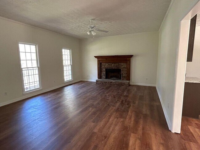 Foto del edificio - 121 Glenmark Ln