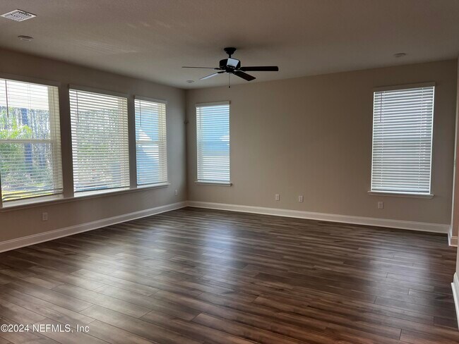 Building Photo - 370 Silkgrass Pl