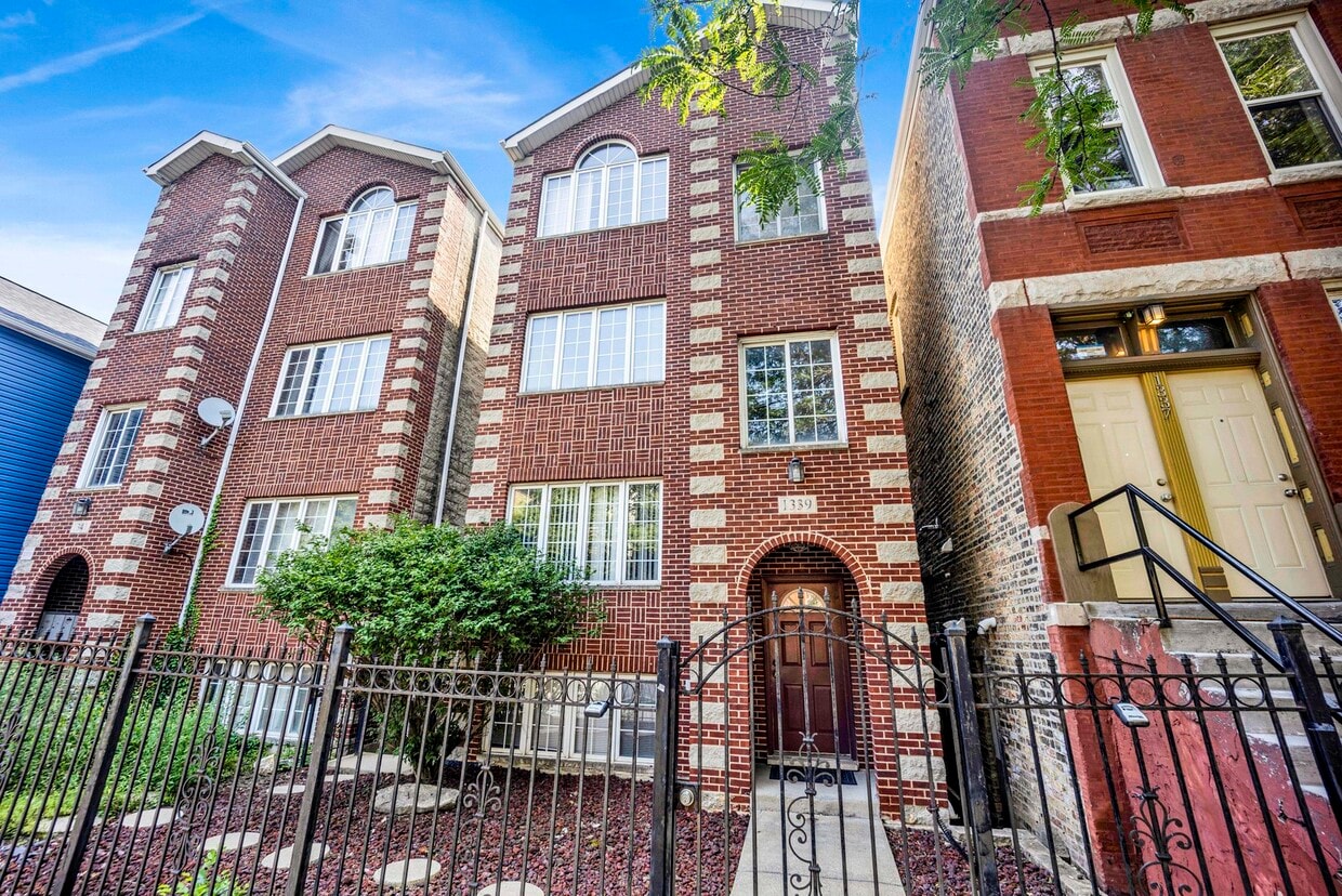 Primary Photo - 1339 N Greenview Ave