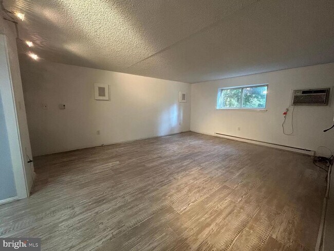 Foto del edificio - 400 Glendale Rd