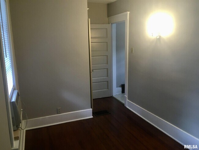 Foto del edificio - 2305 W Monroe St