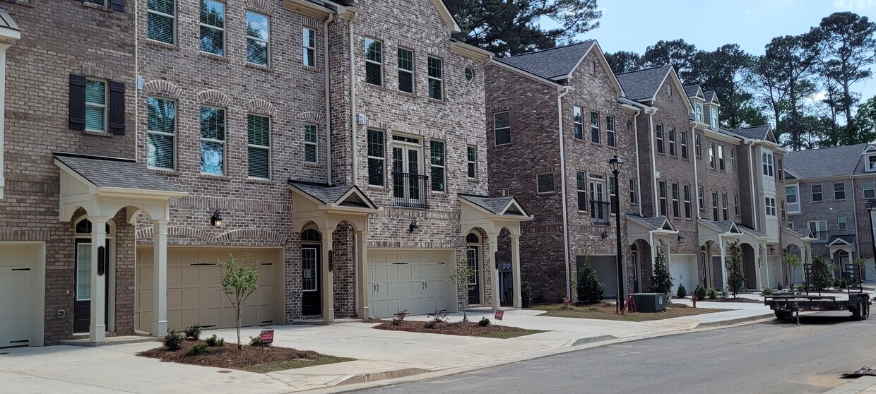 Foto principal - 3133 Clairebrooke Ave